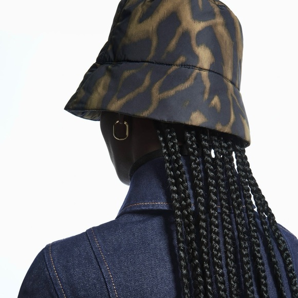 Cos tiger printed padded bucket hat in size XS/S - Picture 3 of 6